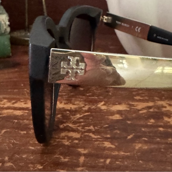 Tory Burch Black Round Gradient Sunglasses - Picture 11 of 15